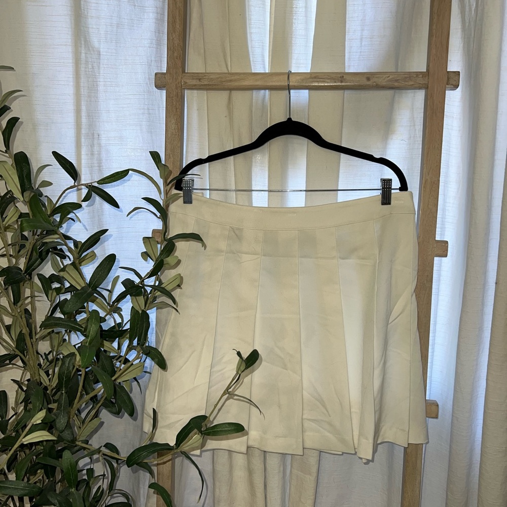 H&M - White Skirt - US18